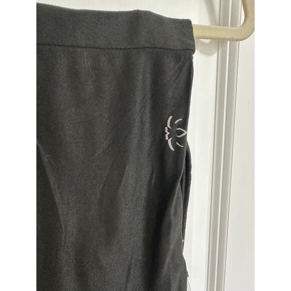 🖤 Beyond Yoga Pocket Infinity Scarf – Black | NWT | Cozy with a Secret 🖤 - Picture 2 of 4